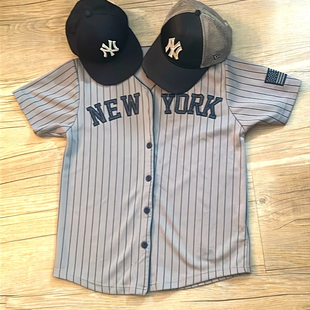 ⚾️NewYork NWOT Button up Jersey | Unisex | Grey with Blue Pinstripes + 2 Hats |